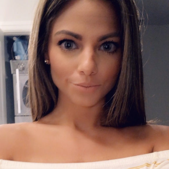 Meet your Posher, Amanda - Picture 2 of 2